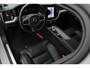 Volvo V60 B4 Automaat Plus Dark Trekhaak | Premium Audio by Harman Kardon | Stoelventilatie | Panoramadak | Driver Awareness | Driver Assist | Getinte ramen | Verwarmbare voorstoelen | Verwarmbaar stuurwiel | Verwarmbare achterbank | Visual Park Assist | 19 Inch | Driver Awareness | Driver Assistance | Draadloos telefoon opladen | Google Maps | Google Assistant | Apple Carplay | Camera achter | Keyless | Noodreservewiel