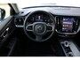 Volvo V60 B4 Automaat Plus Dark Trekhaak | Premium Audio by Harman Kardon | Stoelventilatie | Panoramadak | Driver Awareness | Driver Assist | Getinte ramen | Verwarmbare voorstoelen | Verwarmbaar stuurwiel | Verwarmbare achterbank | Visual Park Assist | 19 Inch | Driver Awareness | Driver Assistance | Draadloos telefoon opladen | Google Maps | Google Assistant | Apple Carplay | Camera achter | Keyless | Noodreservewiel