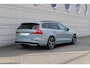 Volvo V60 B4 Automaat Plus Dark Trekhaak | Premium Audio by Harman Kardon | Stoelventilatie | Panoramadak | Driver Awareness | Driver Assist | Getinte ramen | Verwarmbare voorstoelen | Verwarmbaar stuurwiel | Verwarmbare achterbank | Visual Park Assist | 19 Inch | Driver Awareness | Driver Assistance | Draadloos telefoon opladen | Google Maps | Google Assistant | Apple Carplay | Camera achter | Keyless | Noodreservewiel