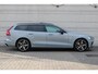 Volvo V60 B4 Automaat Plus Dark Trekhaak | Premium Audio by Harman Kardon | Stoelventilatie | Panoramadak | Driver Awareness | Driver Assist | Getinte ramen | Verwarmbare voorstoelen | Verwarmbaar stuurwiel | Verwarmbare achterbank | Visual Park Assist | 19 Inch | Driver Awareness | Driver Assistance | Draadloos telefoon opladen | Google Maps | Google Assistant | Apple Carplay | Camera achter | Keyless | Noodreservewiel