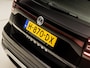 Volkswagen T-Cross 1.0 TSI Sport Automaat (APPLE CARPLAY, GROOT NAVI, GETINT GLAS, PARKEERSENSOREN, SPORTSTOELEN, LM VELGEN, ADAPTIVE CRUISE, NIEUWE APK, NIEUWSTAAT)