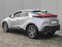 Toyota C-HR 1.8 Hybrid 140 Dynamic Automaat / Nieuw Model / Allseason banden / Stuur-, Stoel en Voorruitverwarming / Achteruitrijcamera / Elektrische achterklep / Keyless Entry/Start / Adaptief CC / Apple Carplay Android Auto / Climate control /