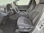 Toyota C-HR 1.8 Hybrid 140 Dynamic Automaat / Nieuw Model / Allseason banden / Stuur-, Stoel en Voorruitverwarming / Achteruitrijcamera / Elektrische achterklep / Keyless Entry/Start / Adaptief CC / Apple Carplay Android Auto / Climate control /