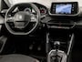 Peugeot 2008 1.2 PureTech Sport (APPLE CARPLAY, PARELMOER, GROOT NAVI, 360 CAMERA, SPORTSTOELEN, LANE ASSIST, PARKEERSENSOREN, CRUISE, NIEUWSTAAT)