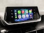 Peugeot 2008 1.2 PureTech Sport (APPLE CARPLAY, PARELMOER, GROOT NAVI, 360 CAMERA, SPORTSTOELEN, LANE ASSIST, PARKEERSENSOREN, CRUISE, NIEUWSTAAT)