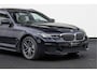 BMW 5-Serie Touring 530e xDrive Business Edition Plus Pano Comfortstoelen M-pakket