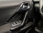 Peugeot 208 1.2 PureTech Allure Sport Automaat (APPLE CARPLAY, NAVIGATIE, CLIMATE, CAMERA, SPORTSTOELEN, GETINT GLAS, LM VELGEN, PARKEERSENSOREN, NIEUWE APK, NIEUWSTAAT)