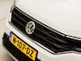 Volkswagen T-Roc 1.5 TSI Sport 150Pk Automaat (VIRTUAL COCKPIT, APPLE CARPLAY, GROOT NAVI, CLIMATE, LEDER, STOELVERWARMING, LED KOPLAMPEN, ZWART HEMEL, GETINT GLAS, CAMERA, ADAPTIVE CRUISE, NIEUWSTAAT)
