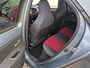 Toyota Aygo X UNDERCOVER AUTOMAAT ZWARTE VELGEN RODE ACCENTEN PDC STOELVERWARMING