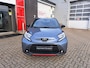 Toyota Aygo X UNDERCOVER AUTOMAAT ZWARTE VELGEN RODE ACCENTEN PDC STOELVERWARMING