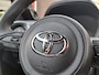 Toyota Aygo X UNDERCOVER AUTOMAAT ZWARTE VELGEN RODE ACCENTEN PDC STOELVERWARMING