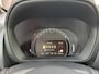 Toyota Aygo X UNDERCOVER AUTOMAAT ZWARTE VELGEN RODE ACCENTEN PDC STOELVERWARMING