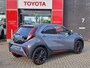 Toyota Aygo X UNDERCOVER AUTOMAAT ZWARTE VELGEN RODE ACCENTEN PDC STOELVERWARMING