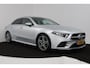 Mercedes-Benz A-klasse 180 Business Solution AMG (STOELVERWARMING, SFEERVERLICHTING, ACHTERUITRIJCAMERA, CRUISE CONTROL, NAVI)