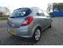Opel Corsa 1.4-16V - 5 Drs -Cosmo -pann dak - lm velgen -stuur/stoelverwarming - cruise cont.--climat control