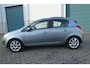 Opel Corsa 1.4-16V - 5 Drs -Cosmo -pann dak - lm velgen -stuur/stoelverwarming - cruise cont.--climat control
