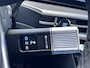 Hyundai Santa Fe 1.6 T-GDI PHEV Comfort Smart 4WD 7p. Automaat / Als nieuw 7 persoons / EAER 54km / Stoelventilatie / Stuur-, stoel- en achterbankverwarming / Navi / Apple Carplay Android / 20" LM wielen /