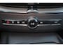 Volvo XC60 T6 Recharge AWD Plus Dark - LONG RANGE - Panorama/schuifdak - IntelliSafe Assist & Surround - 360º Camera - Harman/Kardon audio - Adaptieve LED koplampen - Verwarmde voorstoelen, stuur & achterbank - Parkeersensoren voor & achter - Elektr. bedienb. voorstoelen met geheugen - Draadloze tel. lader - Extra getint glas - Elektr. inklapbare trekhaak - 19' LMV