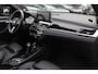 BMW X1 sDrive20i High Executive Ed. / Trekhaak / Panoramadak / Camera / Head-up / 19'' / Memory seats / Leder / Stuurverwarming / Navigatie / DAB / Stoelverwarming / Cruise Control
