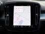Volvo XC40 2.0 B4 Plus Dark Automaat / Trekhaak / Harman Kardon / All-season banden / Reservewiel / Verwarmd voorruit