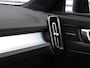 Volvo XC40 2.0 B4 Plus Dark Automaat / Trekhaak / Harman Kardon / All-season banden / Reservewiel / Verwarmd voorruit