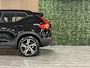 Volvo XC40 T5 Recharge R-Design | Stoel en Stuurwielverwarming | Leder Alcantara R-Design bekleding met wit stiksel en bies | Zitting verlenging voorstoelen | Cruise Control | 19 Inch | Keyless Drive | Parkeersensoren achter | Elektrisch bedienbare achterklep | Bree