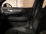 Volvo XC40 T5 Recharge R-Design | Stoel en Stuurwielverwarming | Leder Alcantara R-Design bekleding met wit stiksel en bies | Zitting verlenging voorstoelen | Cruise Control | 19 Inch | Keyless Drive | Parkeersensoren achter | Elektrisch bedienbare achterklep | Bree