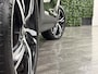 Volvo XC40 T5 Recharge R-Design | Stoel en Stuurwielverwarming | Leder Alcantara R-Design bekleding met wit stiksel en bies | Zitting verlenging voorstoelen | Cruise Control | 19 Inch | Keyless Drive | Parkeersensoren achter | Elektrisch bedienbare achterklep | Bree