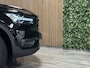 Volvo XC40 T5 Recharge R-Design | Stoel en Stuurwielverwarming | Leder Alcantara R-Design bekleding met wit stiksel en bies | Zitting verlenging voorstoelen | Cruise Control | 19 Inch | Keyless Drive | Parkeersensoren achter | Elektrisch bedienbare achterklep | Bree