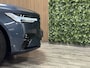Volvo V90 T8 AWD Recharge R-Design | Vol! | Luchtvering | Bowers & Wilkins | Trekhaak | 360° Camera | Schuifdak | Head-Up Display | Adaptieve Cruise Control | Standkachel met Volvo On Call App | Stoel en Stuurwielverwarming | Full LED Meesturende koplampen | Pilot