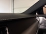 Volvo V90 T8 AWD Recharge R-Design | Vol! | Luchtvering | Bowers & Wilkins | Trekhaak | 360° Camera | Schuifdak | Head-Up Display | Adaptieve Cruise Control | Standkachel met Volvo On Call App | Stoel en Stuurwielverwarming | Full LED Meesturende koplampen | Pilot