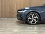 Volvo V90 T8 AWD Recharge R-Design | Vol! | Luchtvering | Bowers & Wilkins | Trekhaak | 360° Camera | Schuifdak | Head-Up Display | Adaptieve Cruise Control | Standkachel met Volvo On Call App | Stoel en Stuurwielverwarming | Full LED Meesturende koplampen | Pilot