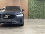Volvo V90 T8 AWD Recharge R-Design | Vol! | Luchtvering | Bowers & Wilkins | Trekhaak | 360° Camera | Schuifdak | Head-Up Display | Adaptieve Cruise Control | Standkachel met Volvo On Call App | Stoel en Stuurwielverwarming | Full LED Meesturende koplampen | Pilot