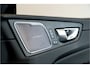 Volvo XC60 2.0 B5 MHEV 195kW/265pk Aut8 Ultimate Dark PANORAMADAK + HARMAN/KARDON + PILOT ASSIST + HEAD-UP DISPLAY + ADAPT.CRUISE + STANDKACHEL + STOELVERWARMING V&A + BLIS + LANE ASSIST + STUURVERWARMING + ON-CALL + EL.TREKHAAK + PARKSENSOREN + 21" LM-VELGEN!!