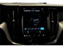 Volvo XC60 2.0 B5 MHEV 195kW/265pk Aut8 Ultimate Dark PANORAMADAK + HARMAN/KARDON + PILOT ASSIST + HEAD-UP DISPLAY + ADAPT.CRUISE + STANDKACHEL + STOELVERWARMING V&A + BLIS + LANE ASSIST + STUURVERWARMING + ON-CALL + EL.TREKHAAK + PARKSENSOREN + 21" LM-VELGEN!!