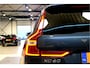 Volvo XC60 2.0 B5 MHEV 195kW/265pk Aut8 Ultimate Dark PANORAMADAK + HARMAN/KARDON + PILOT ASSIST + HEAD-UP DISPLAY + ADAPT.CRUISE + STANDKACHEL + STOELVERWARMING V&A + BLIS + LANE ASSIST + STUURVERWARMING + ON-CALL + EL.TREKHAAK + PARKSENSOREN + 21" LM-VELGEN!!