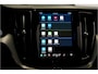 Volvo XC60 2.0 B5 MHEV 195kW/265pk Aut8 Ultimate Dark PANORAMADAK + HARMAN/KARDON + PILOT ASSIST + HEAD-UP DISPLAY + ADAPT.CRUISE + STANDKACHEL + STOELVERWARMING V&A + BLIS + LANE ASSIST + STUURVERWARMING + ON-CALL + EL.TREKHAAK + PARKSENSOREN + 21" LM-VELGEN!!