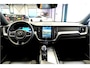 Volvo XC60 2.0 B5 MHEV 195kW/265pk Aut8 Ultimate Dark PANORAMADAK + HARMAN/KARDON + PILOT ASSIST + HEAD-UP DISPLAY + ADAPT.CRUISE + STANDKACHEL + STOELVERWARMING V&A + BLIS + LANE ASSIST + STUURVERWARMING + ON-CALL + EL.TREKHAAK + PARKSENSOREN + 21" LM-VELGEN!!