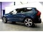 Volvo XC60 2.0 B5 MHEV 195kW/265pk Aut8 Ultimate Dark PANORAMADAK + HARMAN/KARDON + PILOT ASSIST + HEAD-UP DISPLAY + ADAPT.CRUISE + STANDKACHEL + STOELVERWARMING V&A + BLIS + LANE ASSIST + STUURVERWARMING + ON-CALL + EL.TREKHAAK + PARKSENSOREN + 21" LM-VELGEN!!