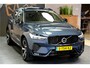Volvo XC60 2.0 B5 MHEV 195kW/265pk Aut8 Ultimate Dark PANORAMADAK + HARMAN/KARDON + PILOT ASSIST + HEAD-UP DISPLAY + ADAPT.CRUISE + STANDKACHEL + STOELVERWARMING V&A + BLIS + LANE ASSIST + STUURVERWARMING + ON-CALL + EL.TREKHAAK + PARKSENSOREN + 21" LM-VELGEN!!