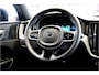 Volvo XC60 2.0 B5 MHEV 195kW/265pk Aut8 Ultimate Dark PANORAMADAK + HARMAN/KARDON + PILOT ASSIST + HEAD-UP DISPLAY + ADAPT.CRUISE + STANDKACHEL + STOELVERWARMING V&A + BLIS + LANE ASSIST + STUURVERWARMING + ON-CALL + EL.TREKHAAK + PARKSENSOREN + 21" LM-VELGEN!!