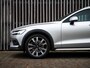 Volvo V60 Cross Country 2.0 B5 250pk AWD |BTW| ALLE OPTIES|Panorama|HUD|ALL SAFETY SYSTEMS|Stoel/Stuur verw + koeling|HK|Keyless|