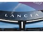Lancia Ypsilon 1.2 110PK Turbo Hybrid Edizione Cassina Limitata | NAVIGATIE | CAMERA VOOR/ ACHTER | ELEKTRISCH VERSTELBARE BESTUURDERSSTOEL | VELOURS BEKLEDING | STOEL VERWARMING | MASAGE FUNTIE OF VOORSTOELEN |  DRAADLOOS APPLE CARPLAY / ANDROID AUTO | DRAADLOZE TELEFOONLADER | DODEHOEK DETECTIE | CLIMATE CONTROL |