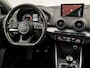 Audi Q2 1.0 TFSI Sport (GROOT NAVI, PLAT SPORTSTUUR, ZWART HEMEL, LED KOPLAMPEN, SPORTSTOELEN, GETINT GLAS, PARKEERSENSOREN, CLIMATE CONTROL, NIEUWSTAAT)