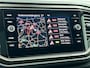 Volkswagen T-Roc 1.0 TSI Style | LMV | Panorama dak | Navigatie | Parkeer sensoren | Trekhaak | Cruise control | Climate control | Apple carplay | Camera