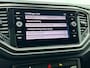Volkswagen T-Roc 1.0 TSI Style | LMV | Panorama dak | Navigatie | Parkeer sensoren | Trekhaak | Cruise control | Climate control | Apple carplay | Camera