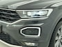 Volkswagen T-Roc 1.0 TSI Style | LMV | Panorama dak | Navigatie | Parkeer sensoren | Trekhaak | Cruise control | Climate control | Apple carplay | Camera