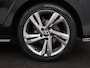 Volkswagen Golf 1.5 TSI R-Line | Panoramadak | Carplay | Sportstoelen | Navigatie | Adaptive cruise | Parkeerhulp | File Assistent | Full LED