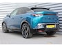 Peugeot E-3008 73KWH GT AVANTAGE 214PK / NAVI / LEDER / CLIMA / FULL-LED / 20" LMV / KEYLESS / WARMTEPOMP / ALCANTARA / 360° CAMERA / ADAPT. CRUISECONTROL / WINTERPAKKET / NIEUWSTAAT !!