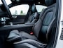 Volvo S60 2.0 B4 R-Design | Schuif/ Kantel Dak | Trekhaak elek. | Harman & Kardon | Adaptieve LED Koplampen | Stoelverwarming | Stuurwiel Verwarmd | Privacy Glas | Camera | Adaptieve Cruise Control | Origineel NL | Eerste Eigenaar | BTW Auto |